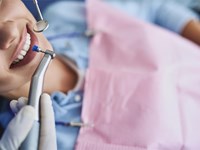 7 beneficios de una limpieza bucal profesional que notarás al instante