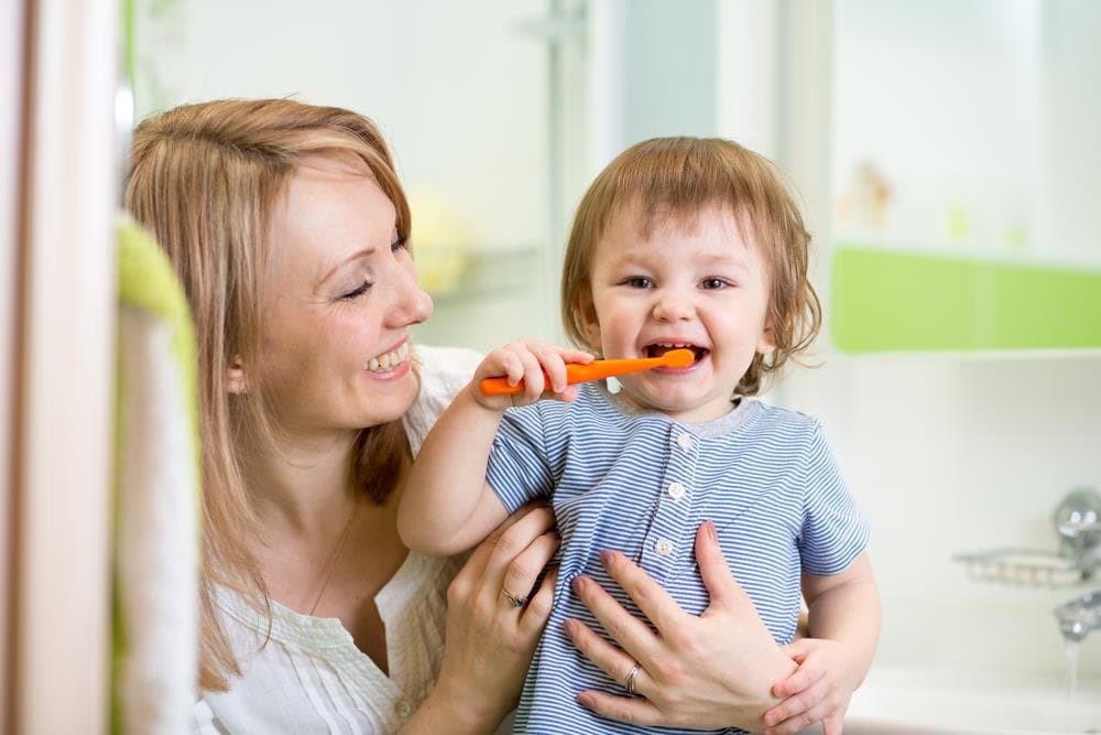 Consejos para cuidar los dientes de los más pequeños