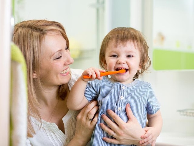 Consejos para cuidar los dientes de los más pequeños