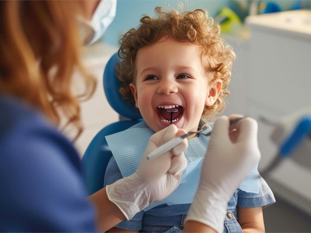 ¿Cuándo llevar a mi hijo al dentista por primera vez?