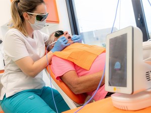 El láser odontológico en implantología: precisión, comodidad y recuperación rápida