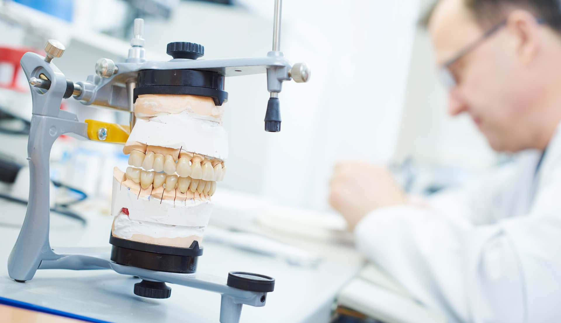 Especialistas en prótesis dentales en A Coruña